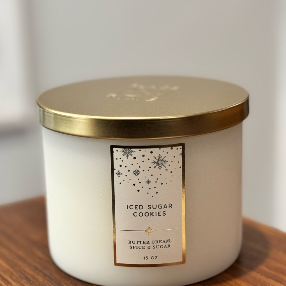 Iced Sugar Cookies Scented 3 Wick Candle - Gold and White